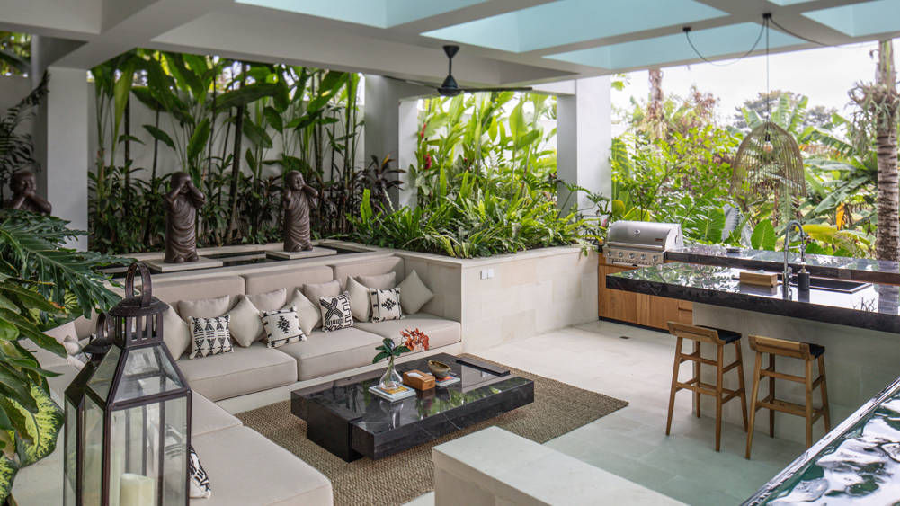 Villa Norbu - Spacious Sunken kitchen dining and swim up bar
